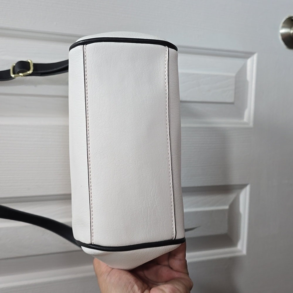 Liz Claiborne White & Black Purse - Picture 11 of 16